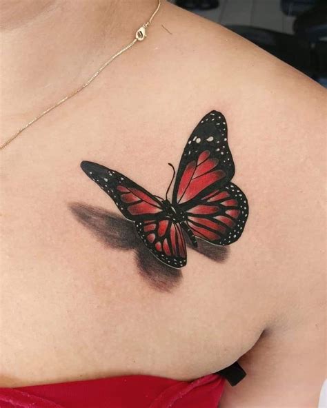 Tatuajes de mariposas en la nalga